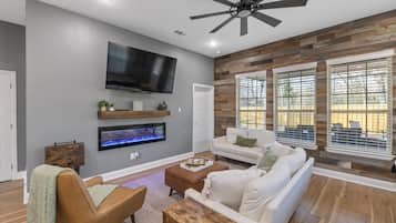 TV connectée, cheminée, baby-foot, table de tennis de table