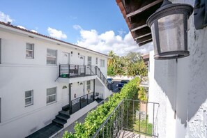 Property grounds - Luxury Pool Villa, Pet Friendly, Villa A (Miami Shores)