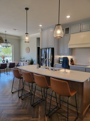 Fridge, microwave, oven, stovetop - Luxury lake front retreat! Family and pet friendly with fishing access! (San Angelo)