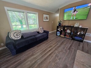 Smart TV - 3BR Home, King Bed, Firepit, 2mi to Airport (Traverse City)