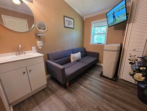 Smart TV - 3BR Home, King Bed, Firepit, 2mi to Airport (Traverse City)