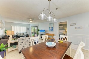 House - Island Time-private Beach Access-heated Pool-water Views (Bradenton Beach)