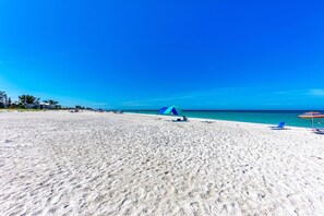 Room - Island Time-private Beach Access-heated Pool-water Views (Bradenton Beach)