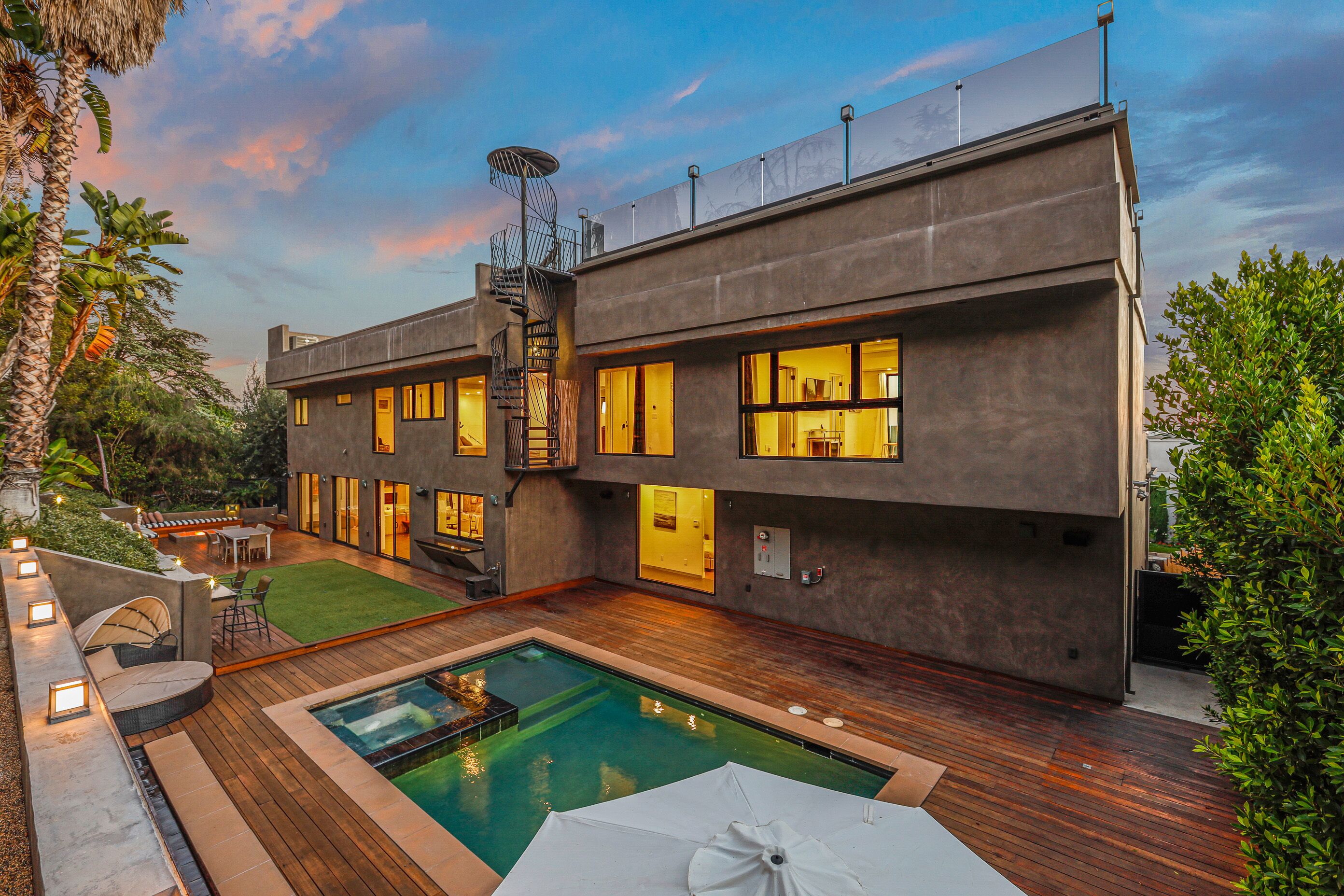 "Hollywood Hills Hi-Tech Retreat: A Home in Mount Olympus with Rooftop Deck

