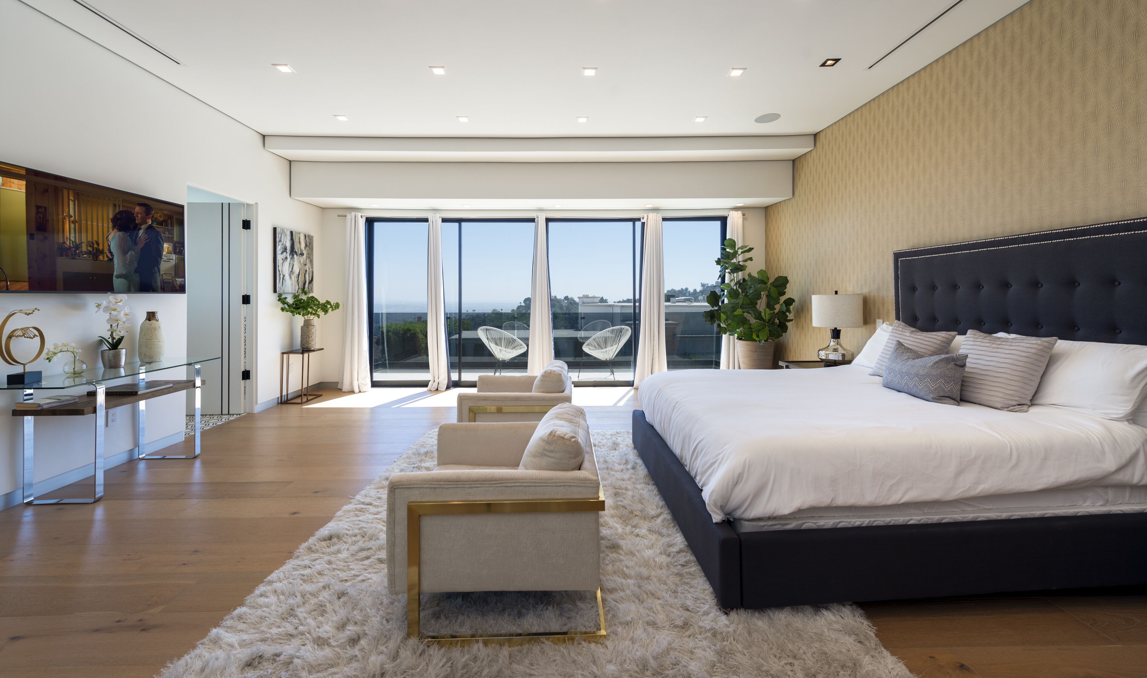 \"Hollywood Hills Hi-Tech Retreat: A Home in Mount Olympus with Rooftop Deck\n\n