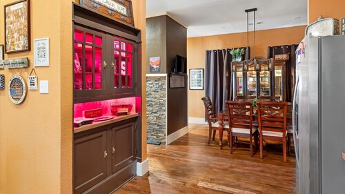 Stockyards-3/4 mile away!-Sleeps 8-Americana House, TCU close by