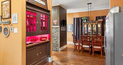 Stockyards-3/4 mile away!-Sleeps 8-Americana House, TCU close by