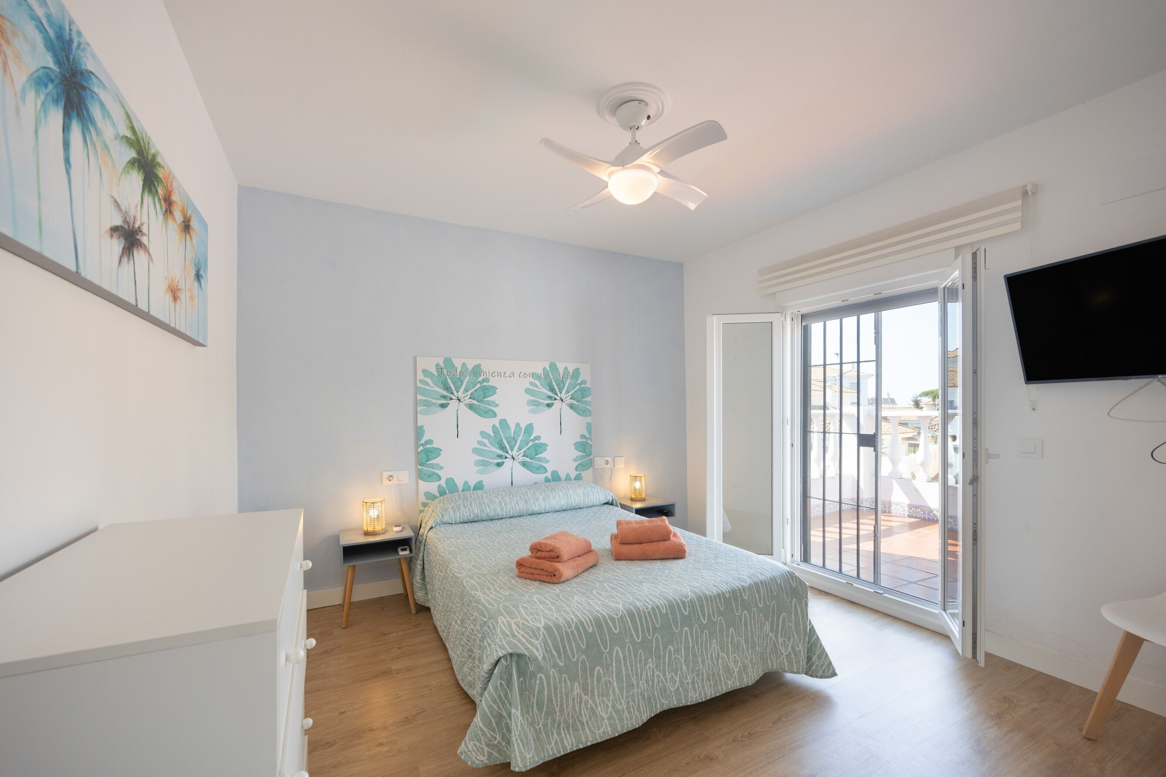 4 slaapkamers, een strijkplank/strijkijzer, gratis wifi, beddengoed