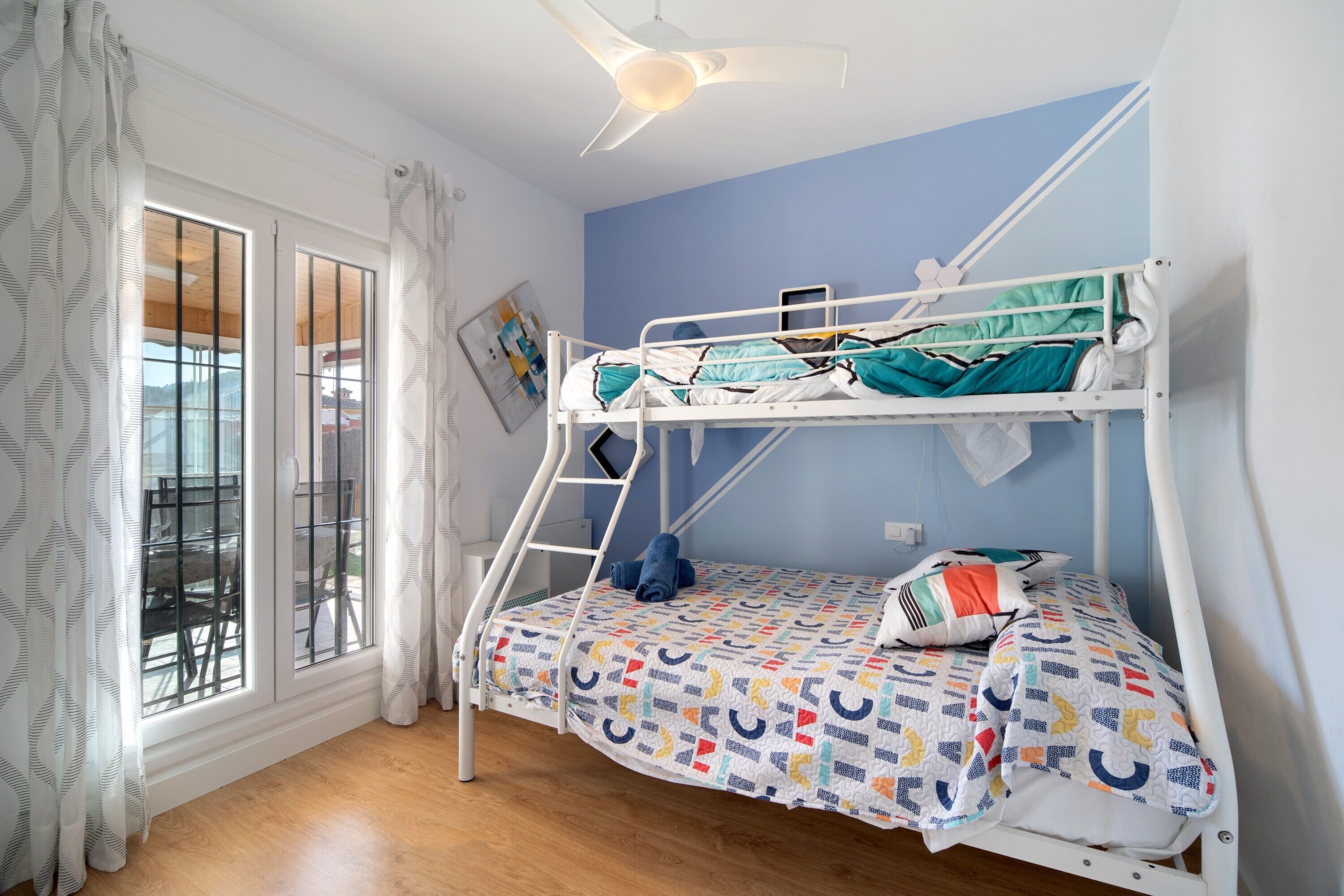 4 bedrooms, iron/ironing board, free WiFi, bed sheets