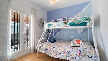 4 bedrooms, iron/ironing board, free WiFi, bed sheets