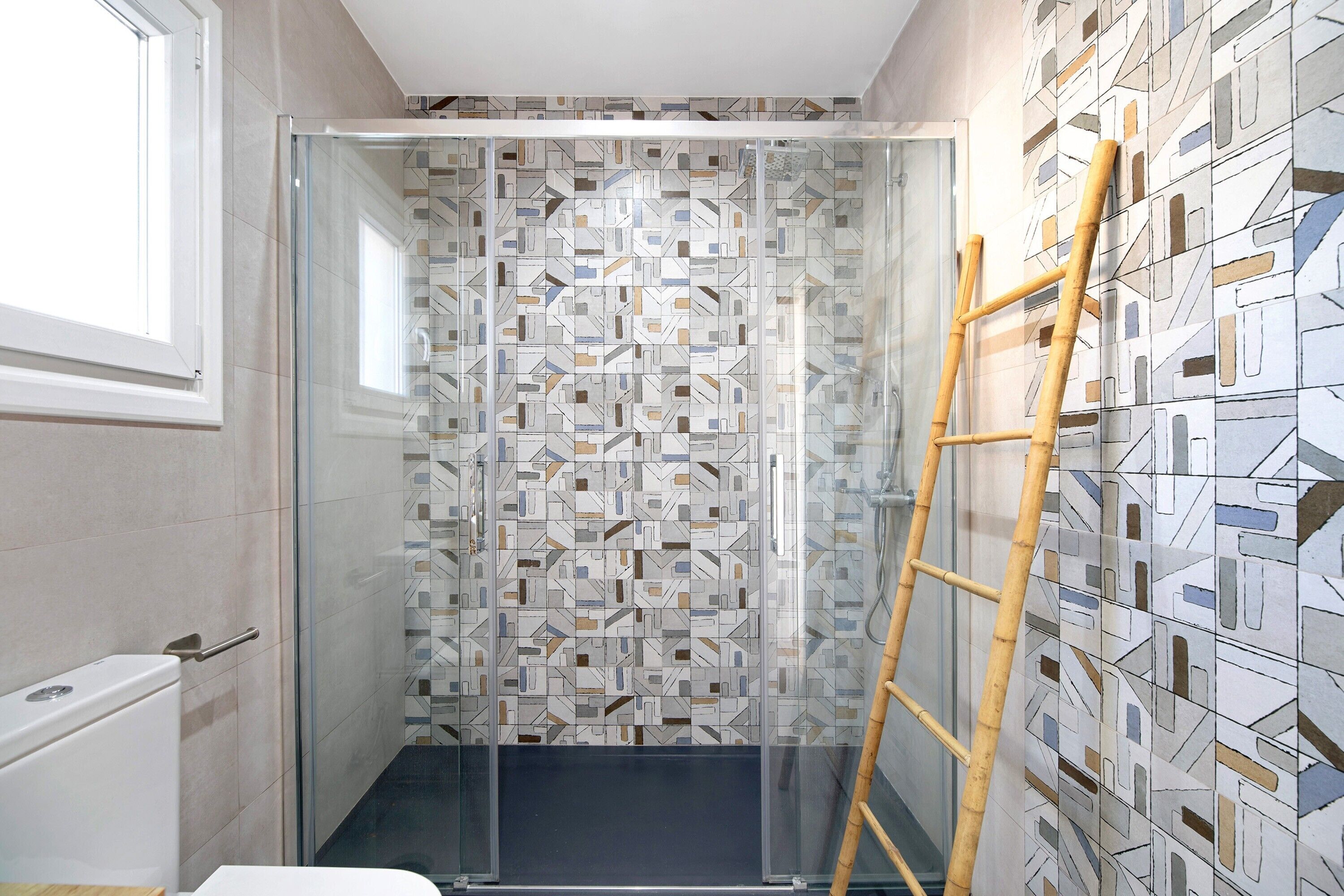 Een douche, een haardroger, handdoeken