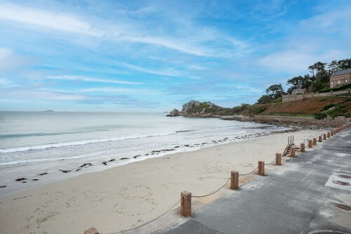 Villa 'Bellevue Rue De La Petite Corniche' mit Meerblick, privater Terrasse und WLAN