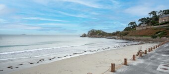 Villa 'Bellevue Rue De La Petite Corniche' with Sea View, Private Terrace and Wi-Fi