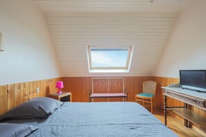 4 chambres, fer et planche à repasser, accès au Wi-Fi (inclus)