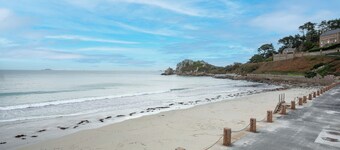 Villa 'Bellevue Rue De La Petite Corniche' with Sea View, Private Terrace and Wi-Fi