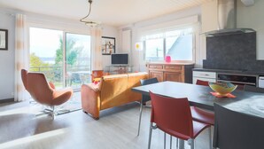 A modern kitchen with a dining area, large windows, and a view of the outdoors. - Villa 'Bellevue Rue De La Petite Corniche' with Sea View, Private Terrace and Wi-Fi (perros guirec)