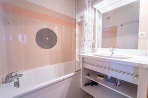 Douche, sèche-cheveux