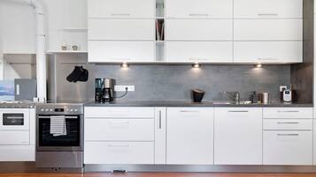 KĂŒhlschrank, Ofen, Herdplatte, GeschirrspĂŒler