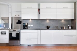 Kühlschrank, Ofen, Herdplatte, Geschirrspüler