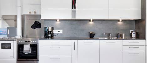 Geladeira, fogão, cooktop, lava-louças