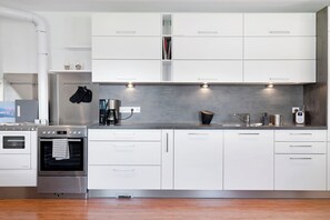 Geladeira, fogão, cooktop, lava-louças