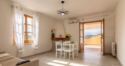 Apartment 'Casa Belvedere' with Private Terrace, Wi-Fi and Air Conditioning