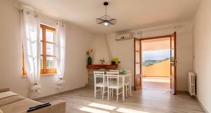 Apartment 'Casa Belvedere' with Private Terrace, Wi-Fi and Air Conditioning