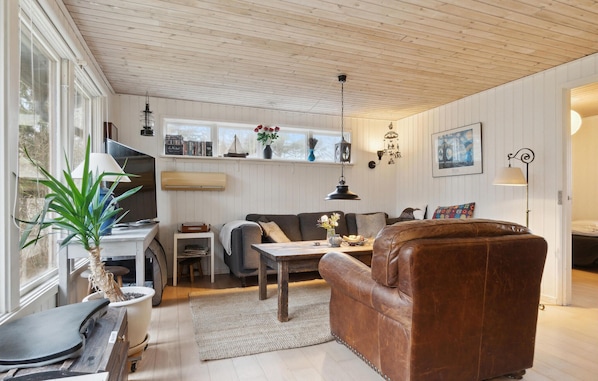 Una Smart TV, una chimenea