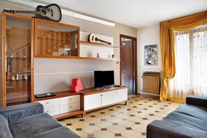 TV, lareira