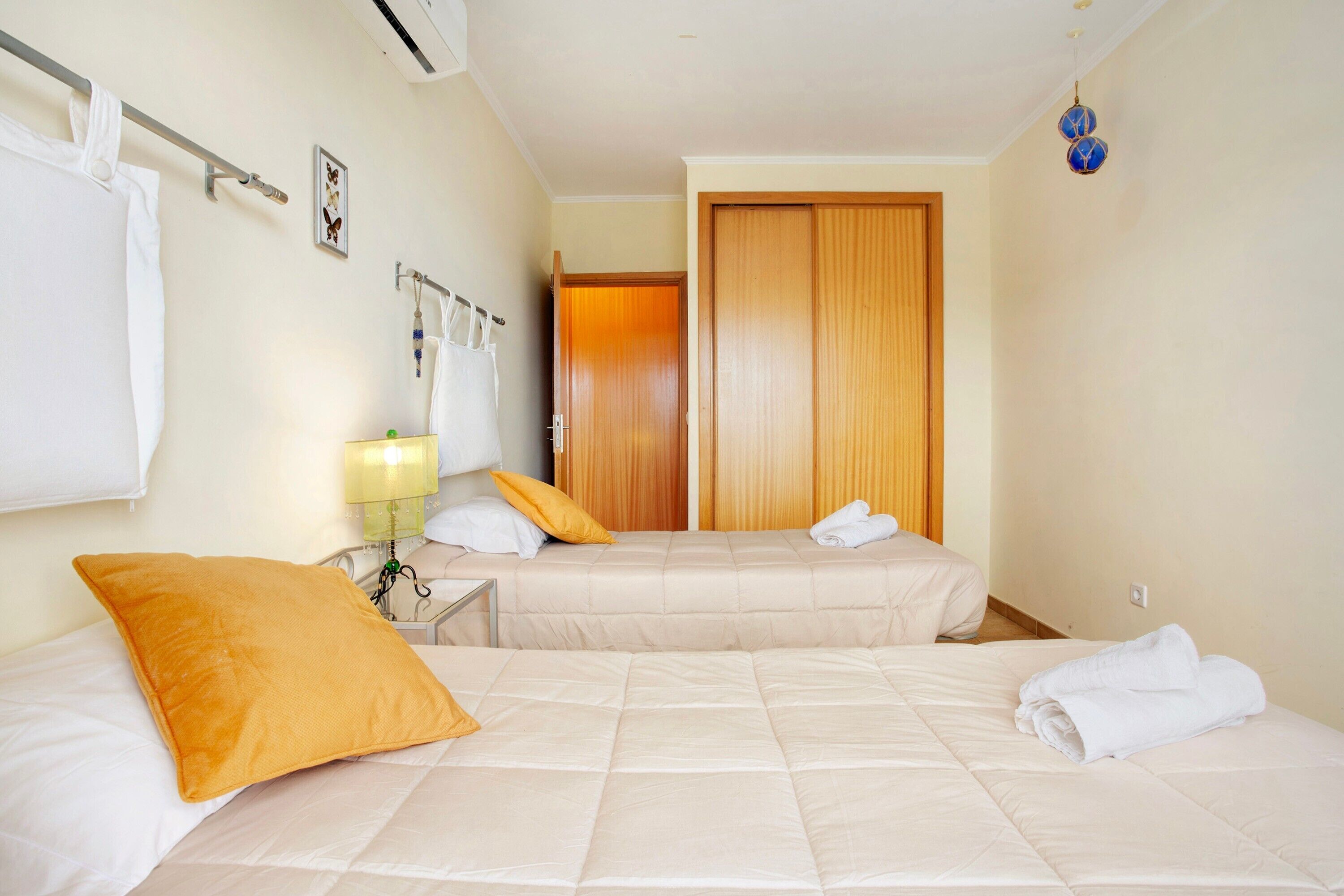 2 chambres, fer et planche à repasser, Wi-Fi gratuit, draps fournis