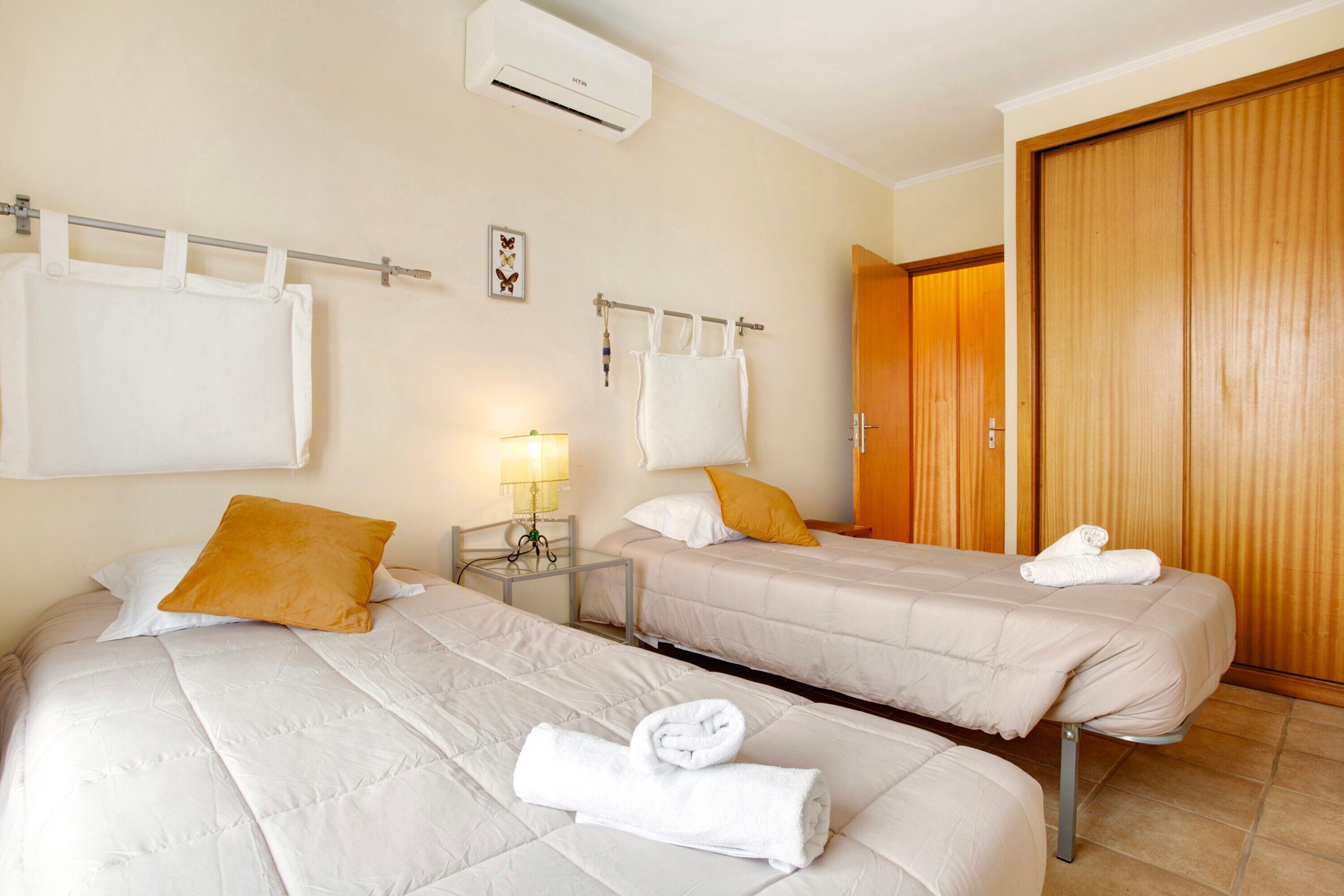 2 habitaciones, tabla de planchar con plancha y wifi gratis 
