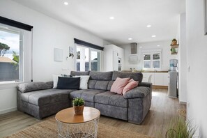 TV, fireplace - Holiday Home 'Villa Edén' with Private Pool, Wi-Fi and Air Conditioning (Vejer)