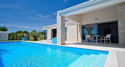 Amazing home in Porec with sauna