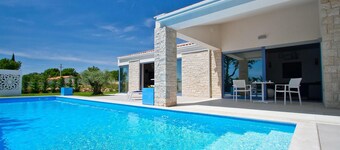 Increíble casa en Porec con sauna