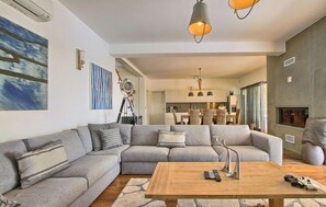 TV, fireplace, stereo