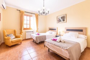 5 bedrooms, iron/ironing board, free WiFi, bed sheets - Villa "Vernissa" with Mountain View, Private Pool & Wi-Fi (Santa Margalida)