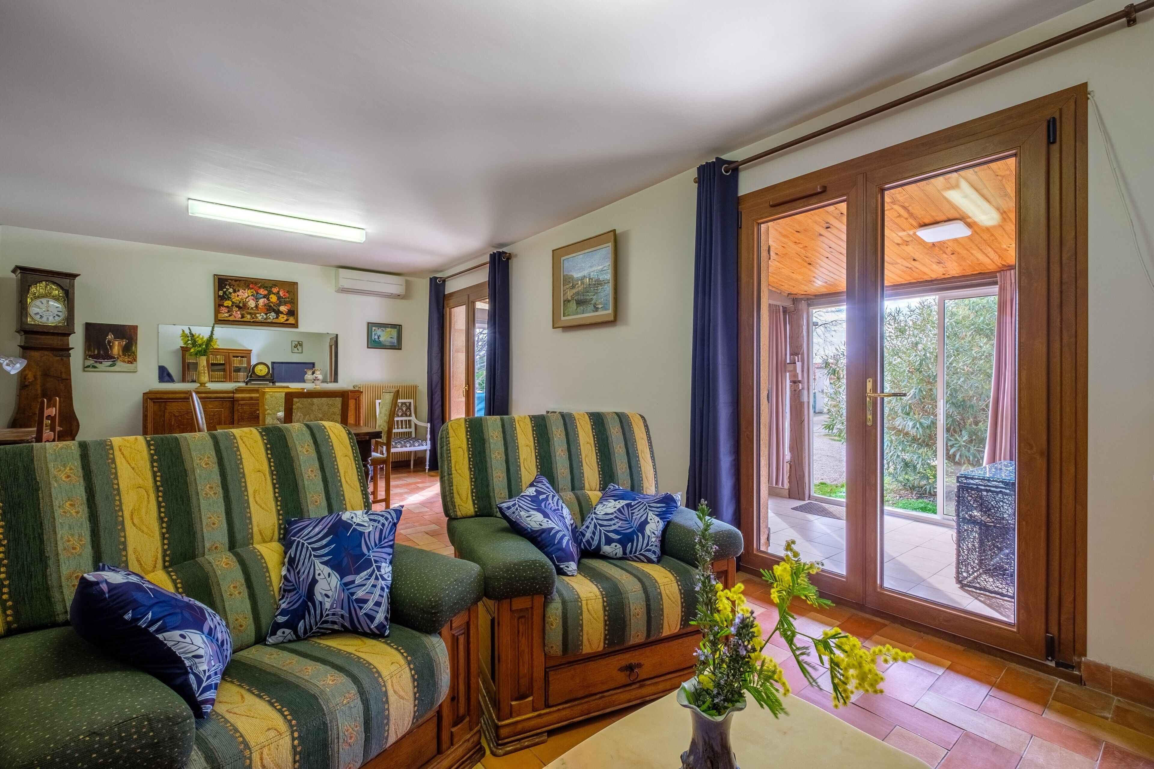 TV, tavolo da ping pong