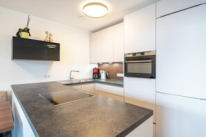 Réfrigérateur, four, plaque de cuisson, lave-vaisselle