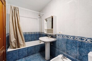 Shower, towels