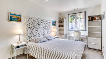 3 slaapkamers, een strijkplank/strijkijzer, gratis wifi, beddengoed