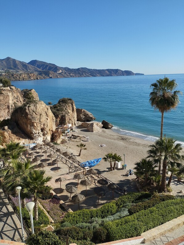 Una spiaggia nelle vicinanze