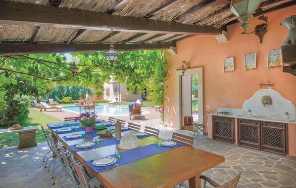 Outdoor dining - Awesome home in Corchiano (Corchiano)