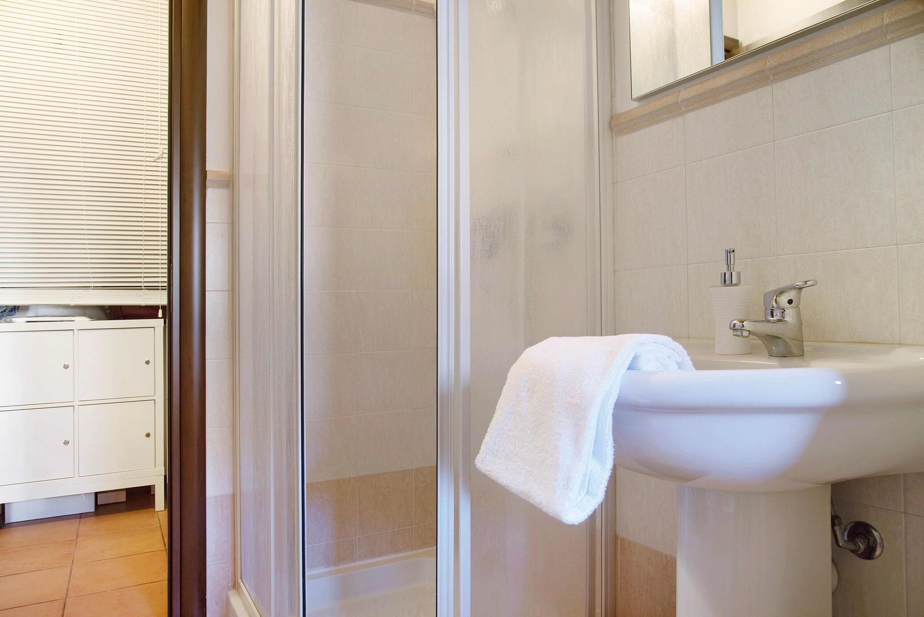 Dusche, kostenlose Toilettenartikel, Haartrockner, Bademäntel