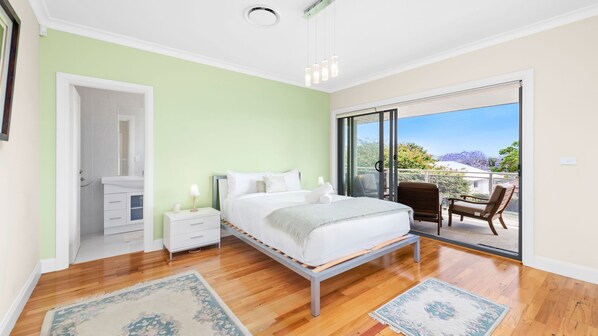 4 bedrooms, free WiFi, bed sheets