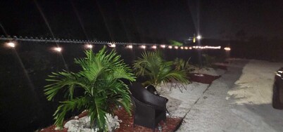 Villa in Freeport, Bahamas, close walking distance to crystal clear beach water.