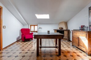 Lobby - GuestHost - Spacious 200 sqm apartment on two levels, located in a period house in the heart of Assisi and able to accommodate 6 people with great comfort, having three bedrooms, three bathrooms and a large terrace overlooking the roofs where you can enj (Assisi)