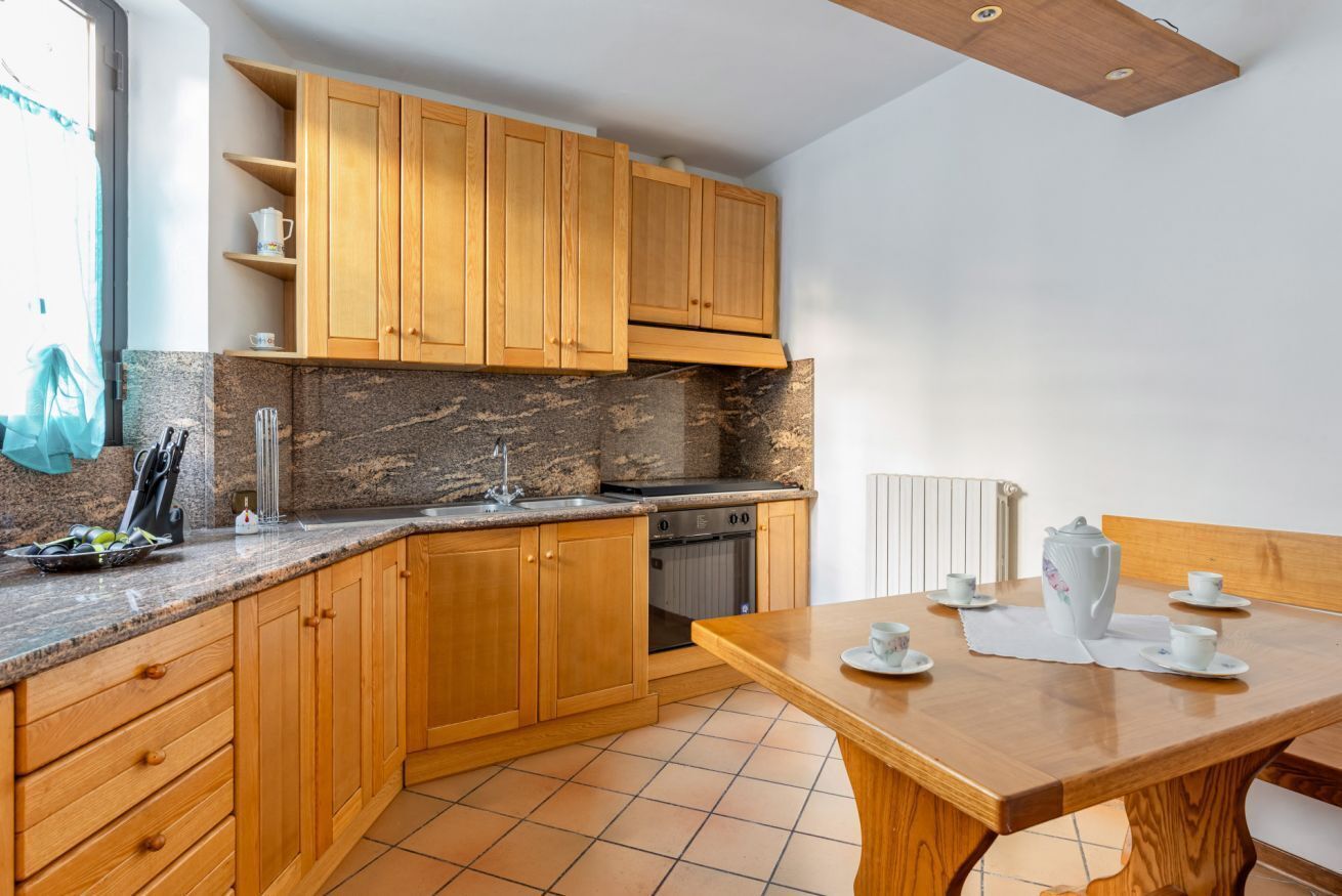 Microonde, forno, piano cottura, macchina per tè/caffè