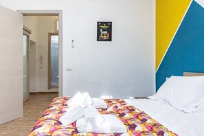 2 bedrooms, iron/ironing board, internet, bed sheets
