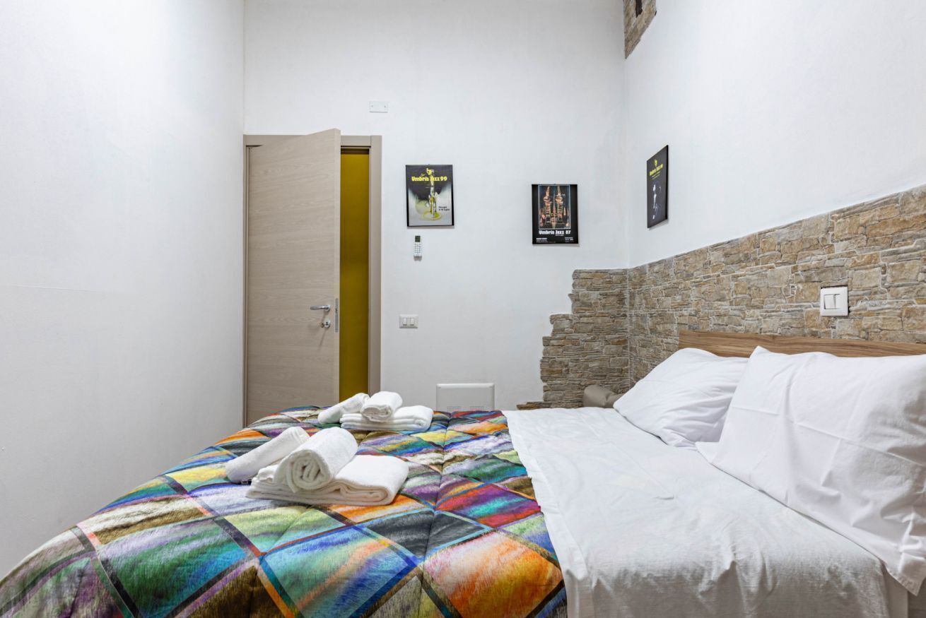 2 bedrooms, iron/ironing board, Internet, bed sheets
