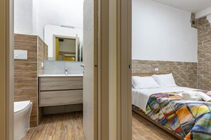 2 habitaciones, tabla de planchar con plancha, internet y ropa de cama